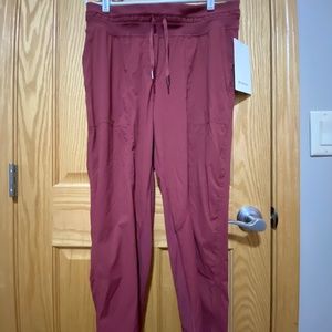 Lululemon Dance Studio MR Crop